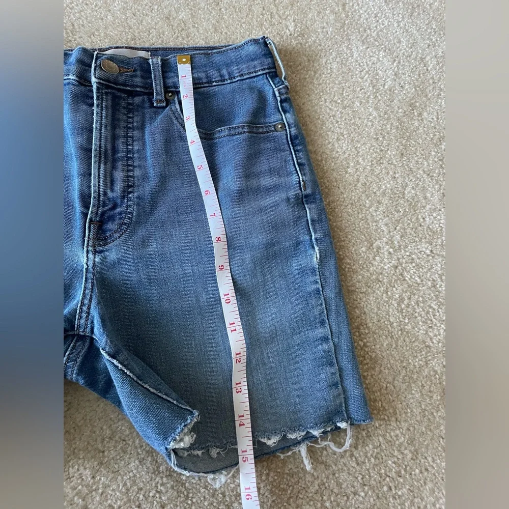 EVERLANE‎ denim hand-cut shorts. Women size 27.